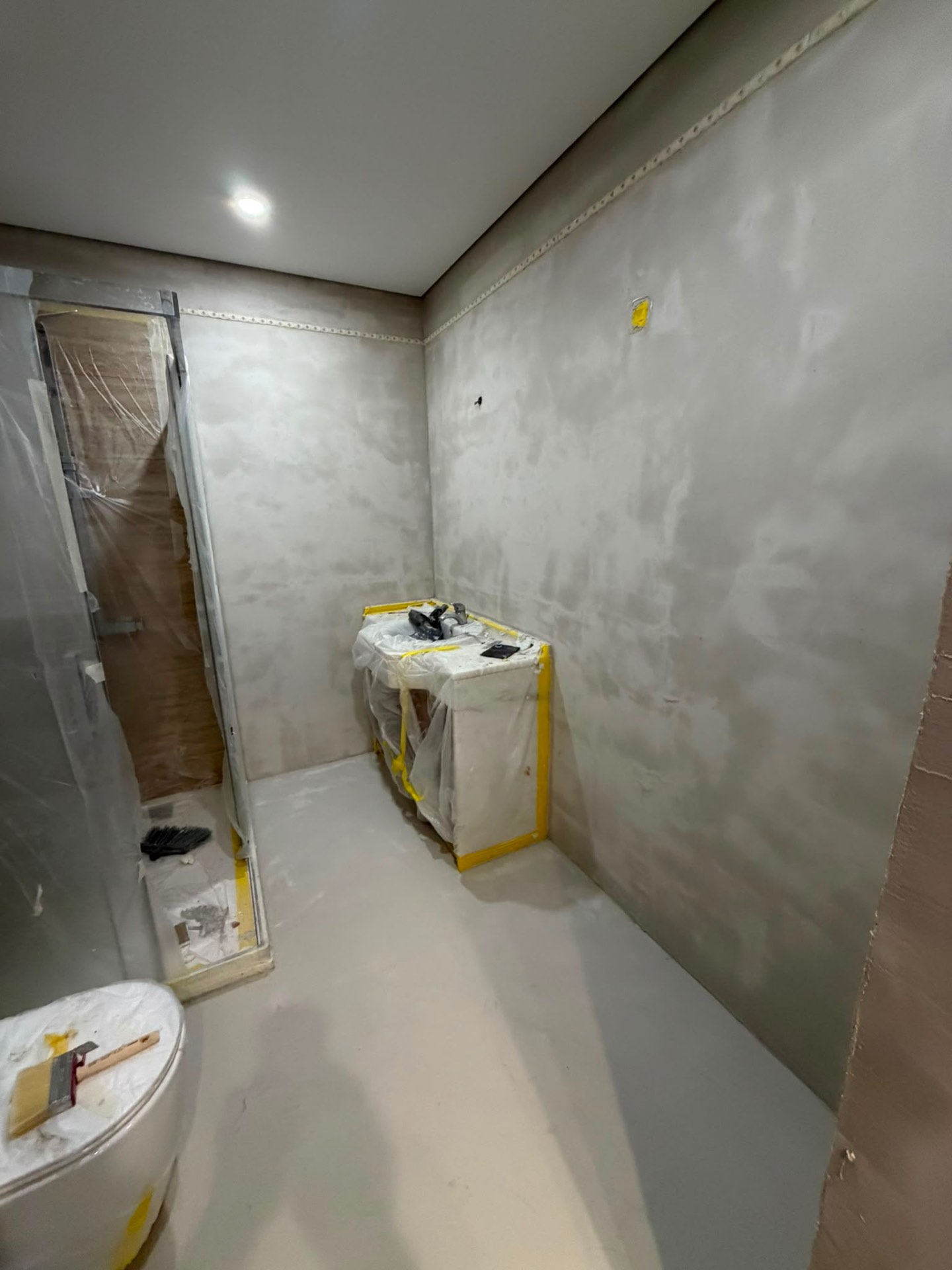 Preparação para microcimento — WC