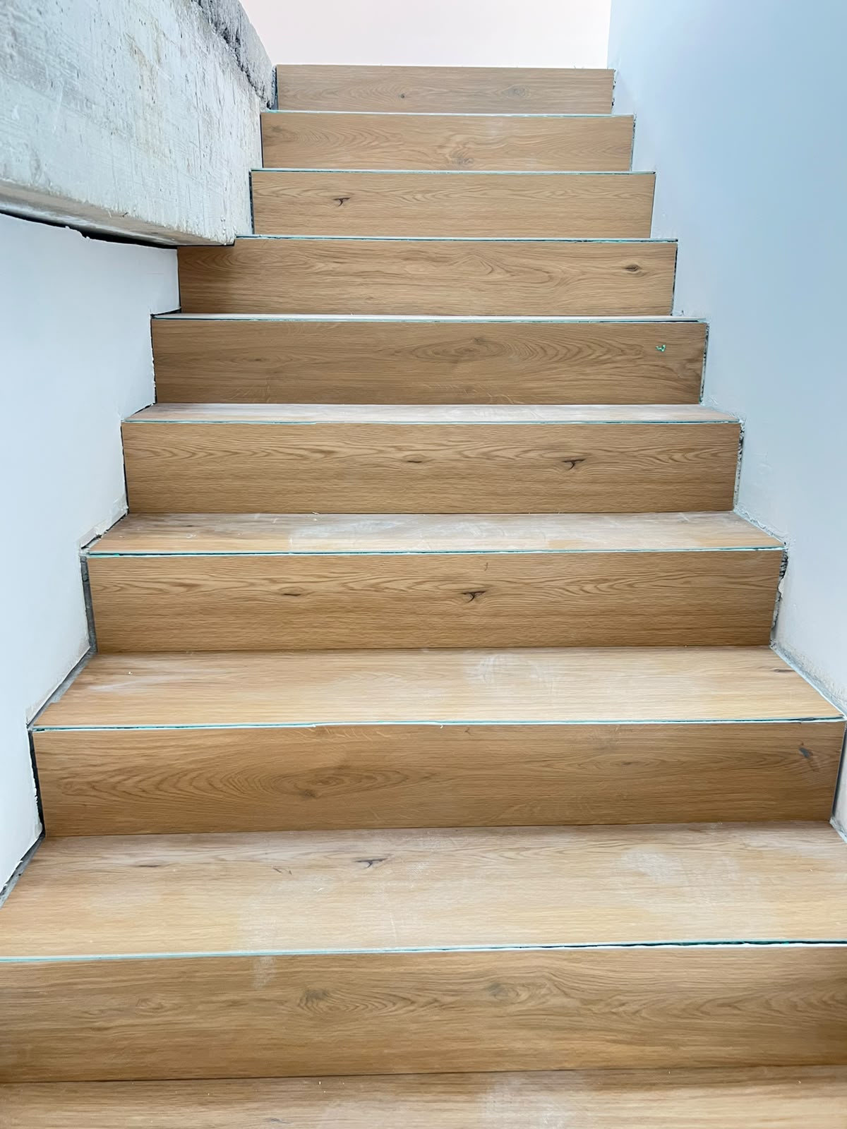 Piso flutuante em escadas