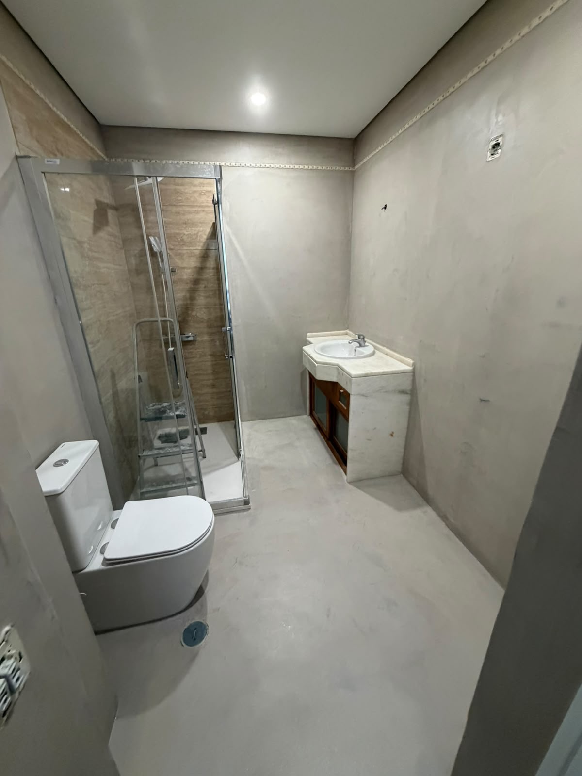 Microcimento — WC finalizado