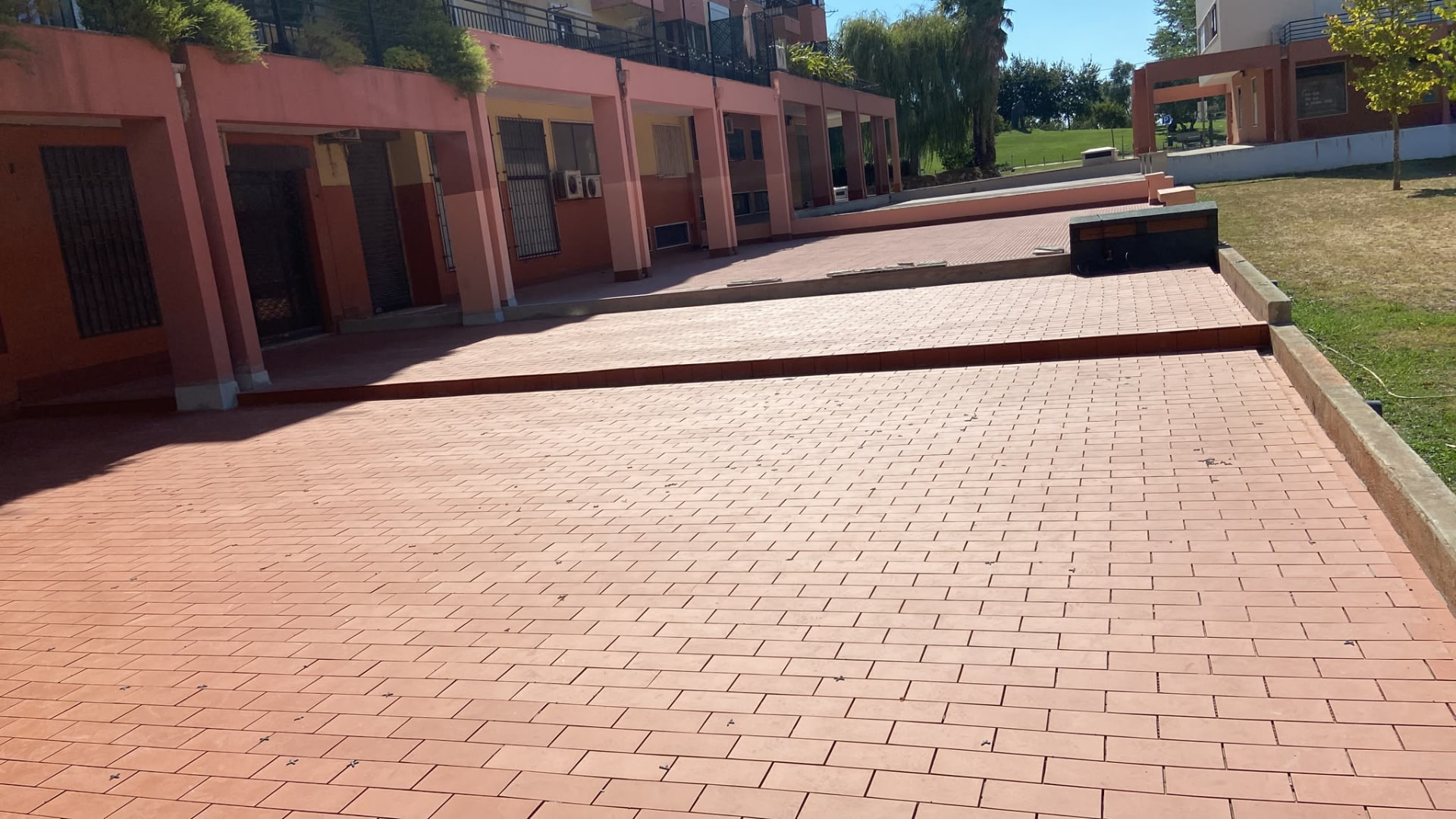 Piso cerâmico exterior finalizado