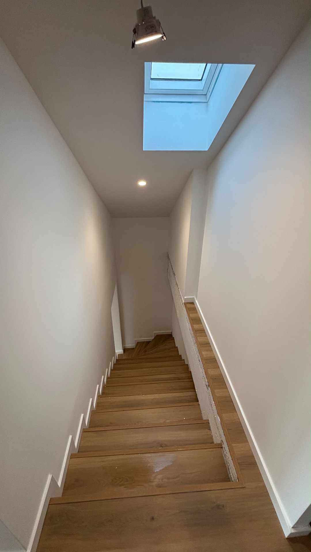 Piso flutuante em escadas