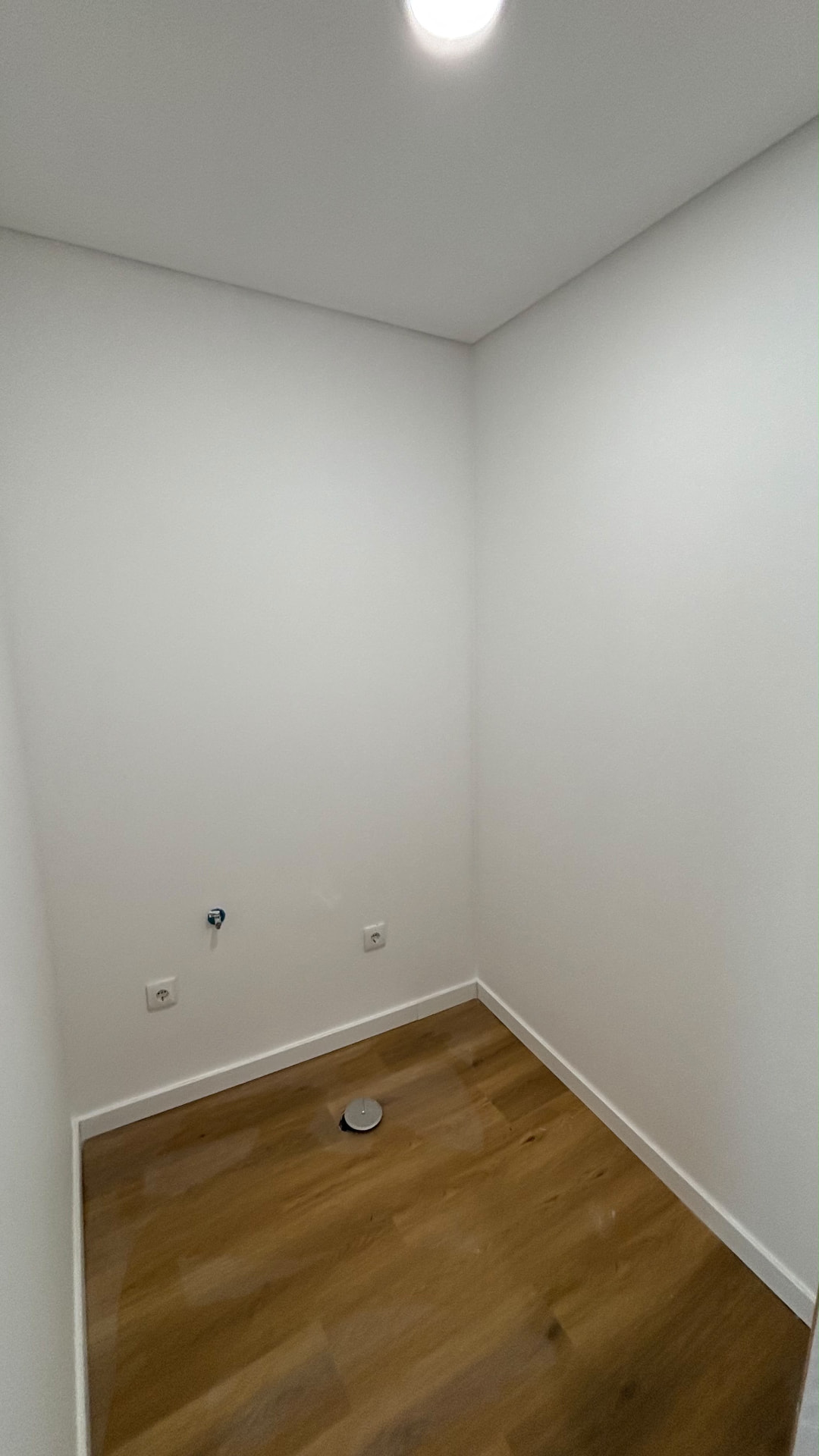 Quarto com piso flutuante finalizado