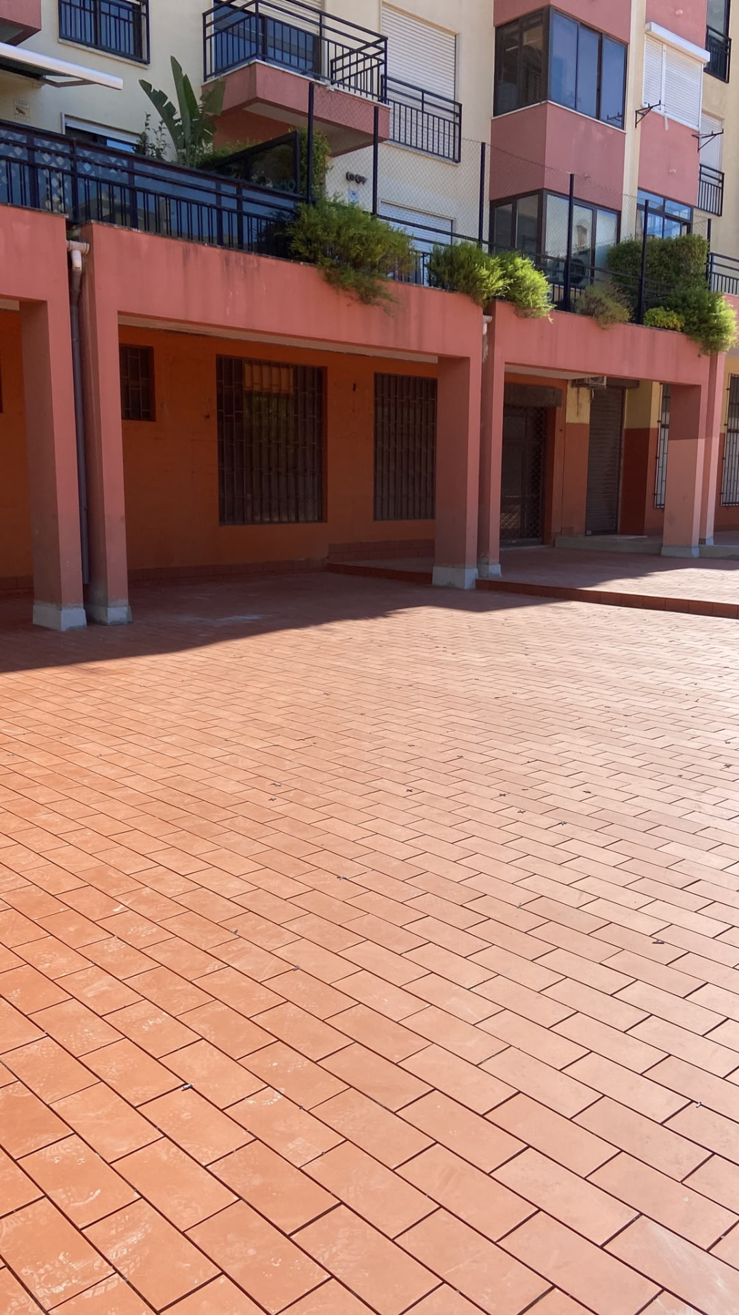 Piso cerâmico exterior finalizado