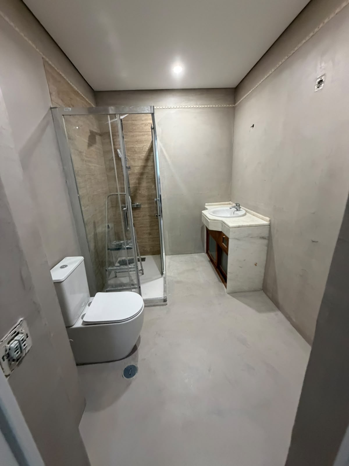 Microcimento — WC finalizado