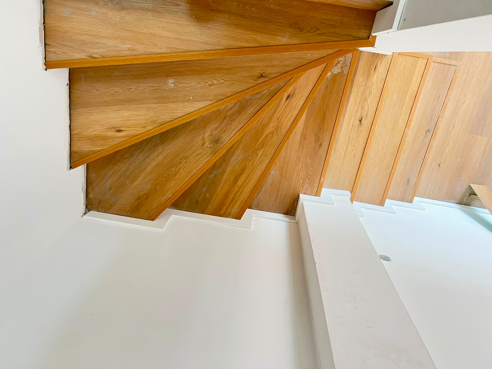 Piso flutuante em escadas