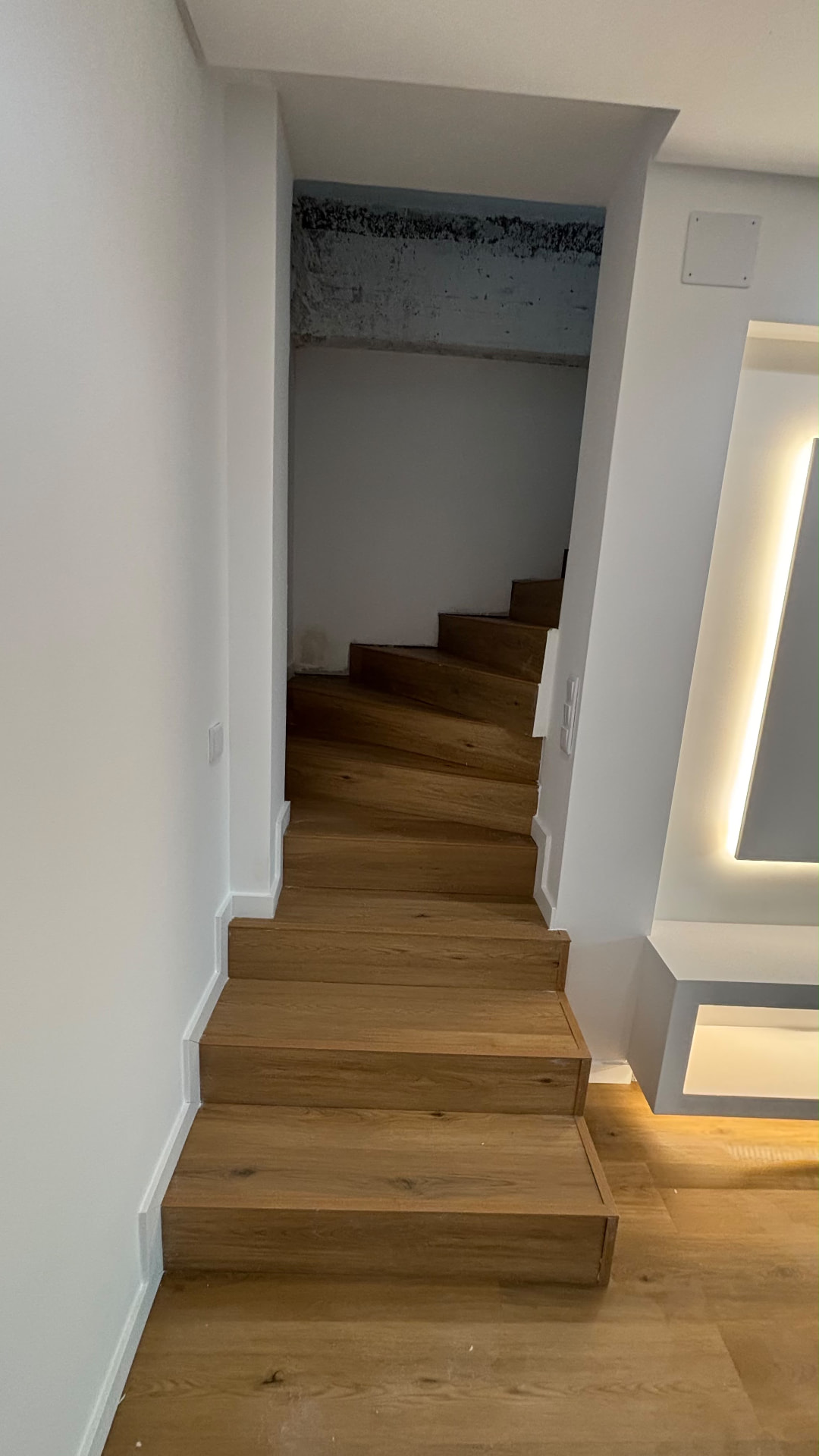 Piso flutuante em escadas